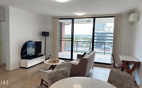 Modern 2 Bedroom Apartment With Parking Central Parramatta